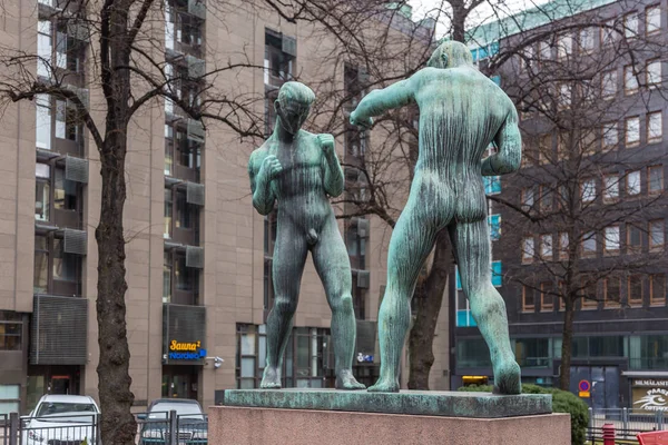 Das Boxerdenkmal, nyrkkeilijat in der Passivuorenktu Straße, Helsinki, Finnland. — Stockfoto