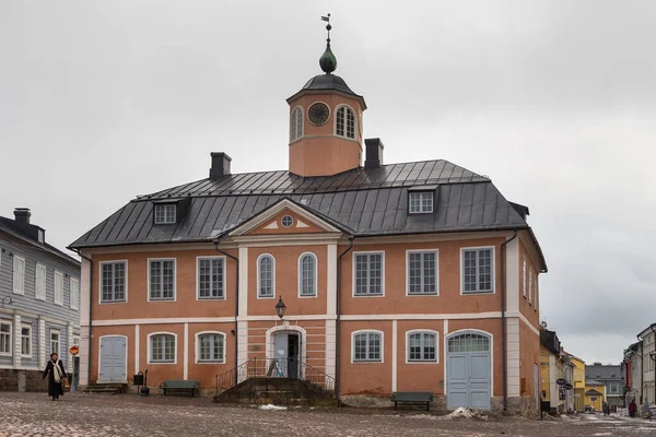 Antiguo Ayuntamiento y Museo Porvoo en el casco antiguo de Finlandia . —  Fotos de Stock