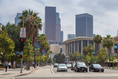 Los Angeles, Kaliforniya, ABD - 11 Haziran 2015: Şehir merkezindeki gökdelenlerin manzarası. Kentleşmiş manzara.