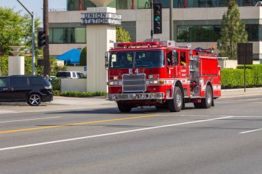 Los Angeles, Kaliforniya, ABD - 11 Haziran 2015: İtfaiye arabası caddelerde, Los Angeles İtfaiye Departmanı.