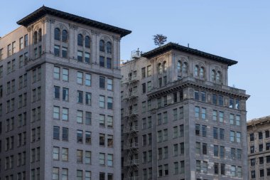 Los Angeles, Kaliforniya, ABD - 11 Haziran 2015: Pershing Meydanı etrafındaki yüksek binalar, 5..