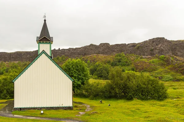 Thingvellir Islande Août 2015 Vue Église Blanche Des Bâtiments Environnants — Photo