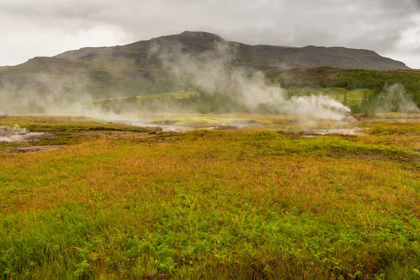 冰岛金圆Haukadalur山谷地热区 — 图库照片