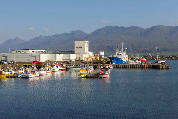 Djupivogur Islândia Agosto 2015 Edifícios Portuários Pequena Cidade Djupivogur Costa — Fotografia de Stock