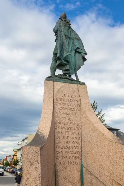Reykjavik, İzlanda - 27 Ağustos 2015: Leif Ericsson Anıtı. İzlanda 'dan İskandinav kaşif.