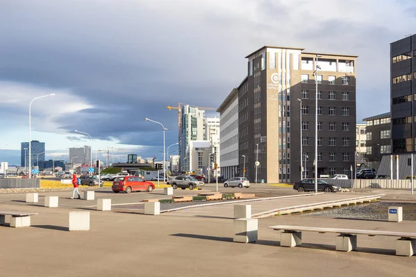Рейкьявик Исландия Августа 2015 Современные Здания Столице Улице Мидборг Фасад — стоковое фото