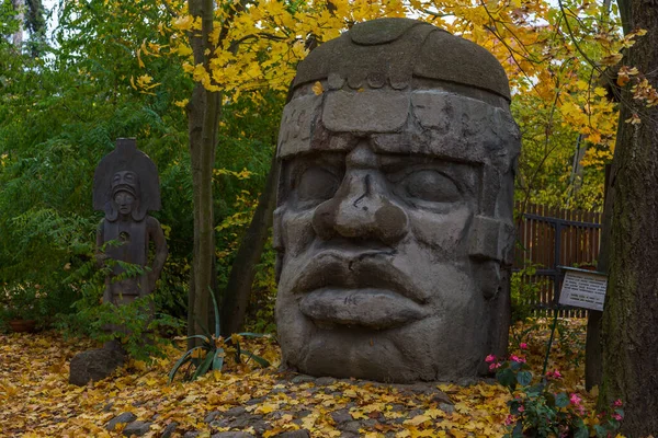 Puszczykowo Polonia Octubre 2015 Una Copia Escultura Olmeca Jardín Tolerancia — Foto de Stock