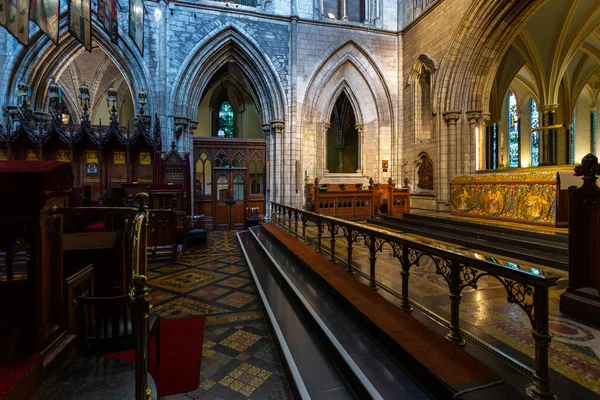 爱尔兰都柏林 2015年11月9日 都柏林圣帕特里克主教座堂 Saint Patrick Cathedral 的内部 始建于1191年 是都柏林两所爱尔兰主教座堂中规模较大的一座 — 图库照片