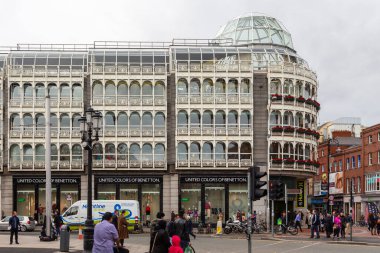 Dublin, İrlanda - 10 Kasım 2015: Saint Stephen Green Alışveriş Merkezi. 1980 'lerin sonundan kalma çelik ve cam bir alışveriş merkezi..