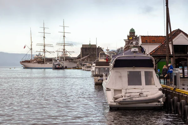 Bergen Norvegia Dicembre 2015 Barche Yacht Ormeggiati Nel Porto Turistico — Foto Stock
