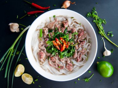 Pho Vietnam - Geleneksel Vietnam sığır eti çorbası 