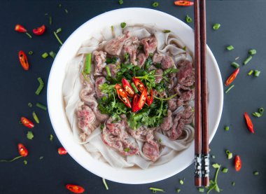 Pho Vietnam - Geleneksel Vietnam sığır eti çorbası 