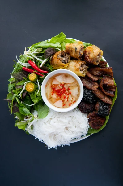 Bun Cha Gegrilde Varkensvlees Rijst Noedels Kruiden Vietnamese Keuken Stockafbeelding