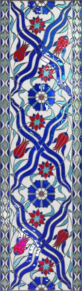 Lale ve çiçeklerle lekelenmiş camlar