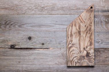 Kesme tahtası bir ahşap rustik doku için arka plan olarak el yapımı yandı. Sert ahşap tahta yıpranmış.