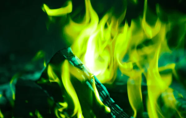 Yangında Yanan Odun Seçici Odak Tonda — Stok fotoğraf