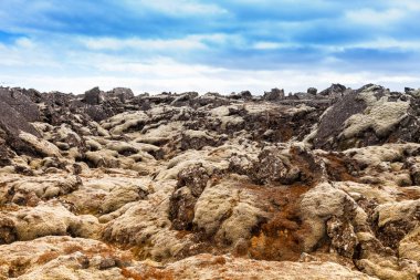 İzlanda'nın taşlık kayalık çöl manzara.