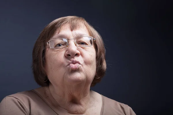 Studio Portrait Elderly Woman Kiss — Stock Photo, Image
