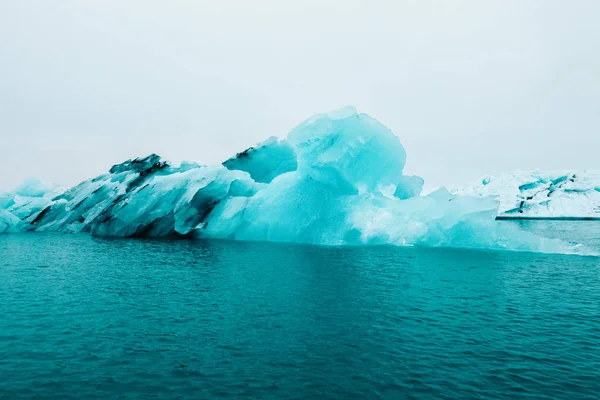 Παγόβουνο Στη Λιμνοθάλασσα Γιόκουλσάρλον Στα Νότια Της Ισλανδίας Ήπια — Φωτογραφία Αρχείου