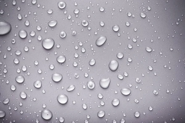 Wassertropfen Auf Einem Farbigen Hintergrund Grau Gemildert — Stockfoto