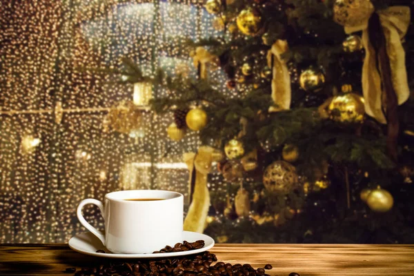 Kaffee Einer Tasse Auf Holztisch Vor Einem Defokussierten Hintergrund Collage — Stockfoto