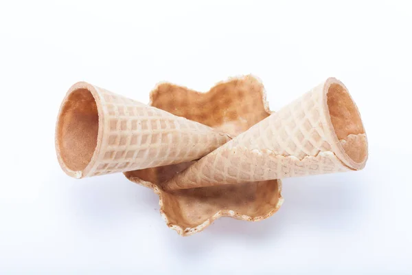 Boş Şeker Gözleme Koniler Beyaz Arka Plan Üzerinde Izole Dondurma — Stok fotoğraf