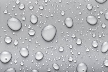 Bir renk arka plan üzerinde Su damlacıkları. Gri.