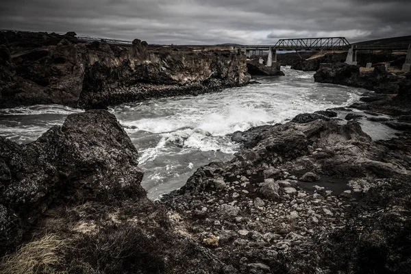 Godafossin Vesiputouksen Vesi Kaunis Osa Islannin Kivistä Kivistä Aavikkomaisemaa Sävytetty — kuvapankkivalokuva