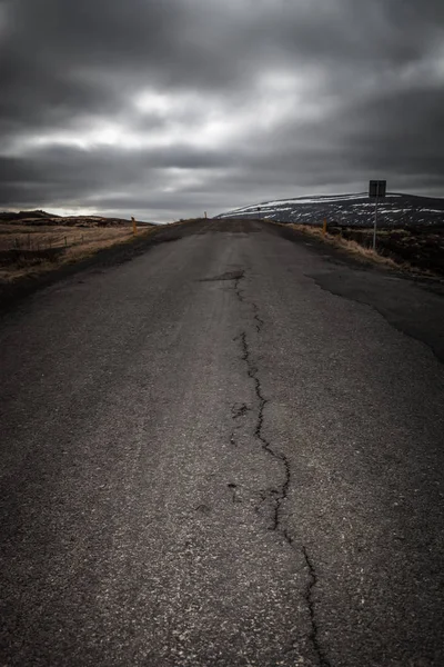 Strada Asfaltata Sul Bellissimo Paesaggio Nella Parte Orientale Dell Islanda — Foto Stock