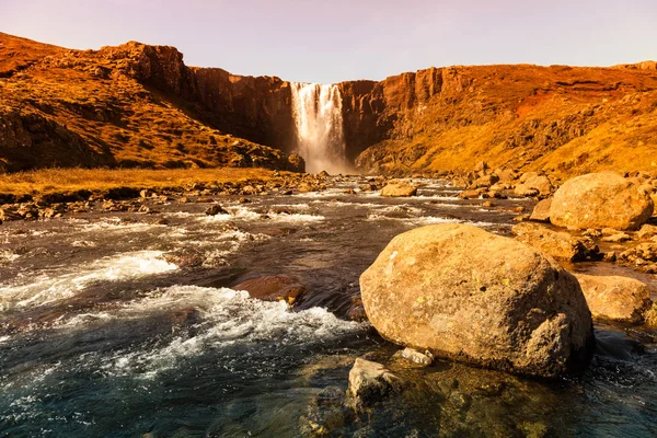 Прекрасним Видом Водоспад Ісландії Тоноване — стокове фото