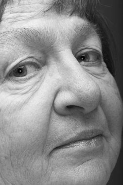 Yaşlı kadın portre Studio. Profil. Tonda.