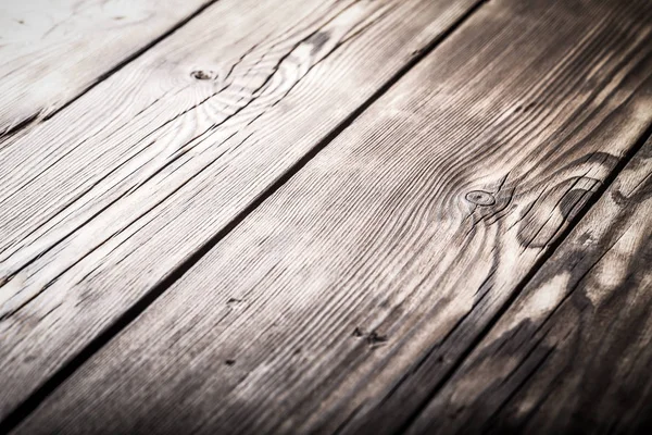 Una Vieja Tabla Con Nudos Papas Fritas Madera Antecedentes Enfoque — Foto de Stock