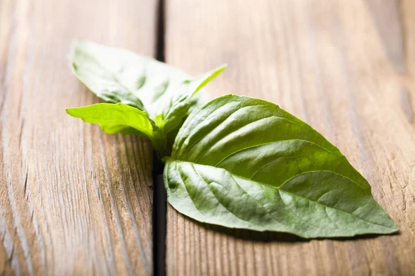 Upper Green Basil Leaves Lying Old Wooden Board — Stock Photo, Image