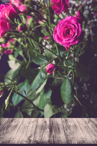 View Wooden Table Wonderful Bouquet Bush Roses Gypsophila Dark Background — Stock Photo, Image