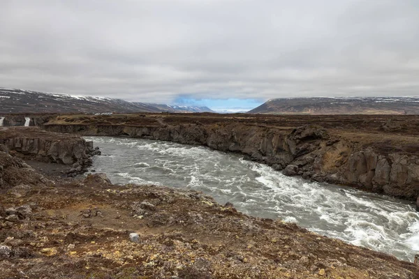 Godafoss アイスランドの石の岩が多い砂漠の風景の美しい部分の水 トーン — ストック写真