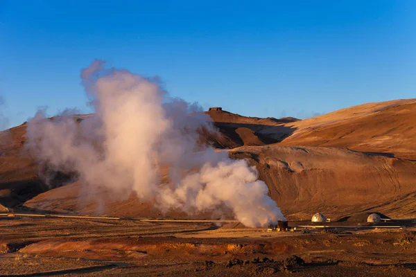 蒸汽从沙漠景观 冰岛温泉 — 图库照片