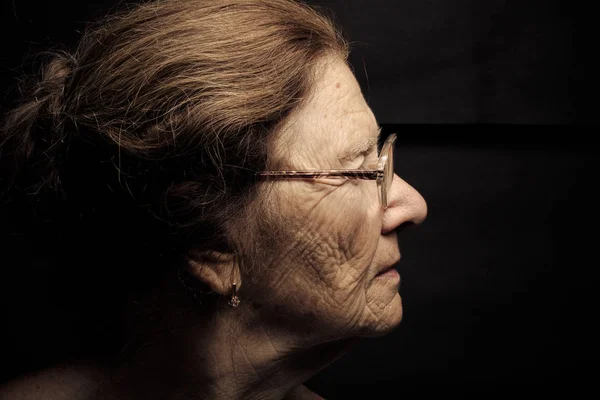 Portrait Une Femme Âgée Avec Des Lunettes — Photo