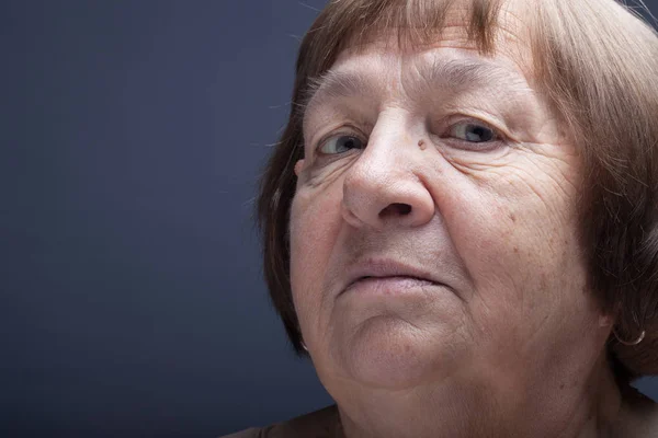 Retrato Estúdio Mulher Idosa Pensar Ideia — Fotografia de Stock