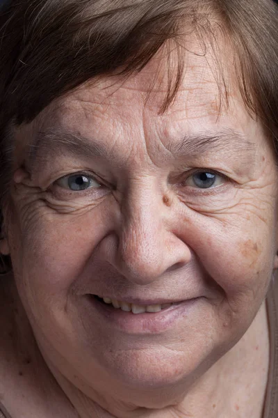 Atelierporträt Einer Älteren Frau Lächeln — Stockfoto