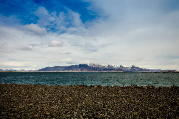 Mar Tempestuoso Montanhas Nevadas Islândia — Fotografia de Stock