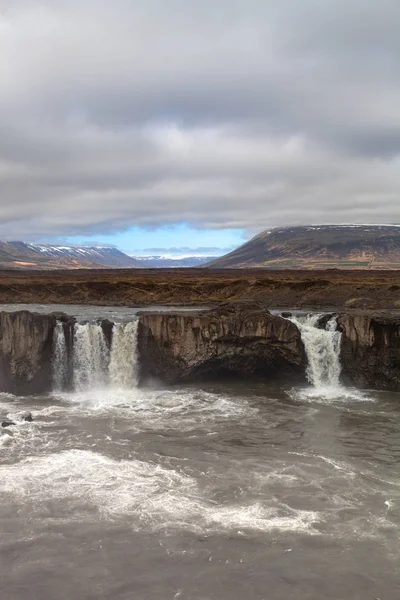 Water Van Godafoss Waterval Prachtige Deel Van Steenachtige Rotsachtige Woestijn — Stockfoto