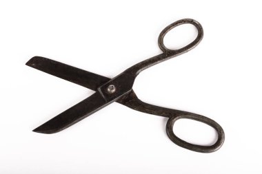 hafif bir arka plan üzerinde eski metal makas.