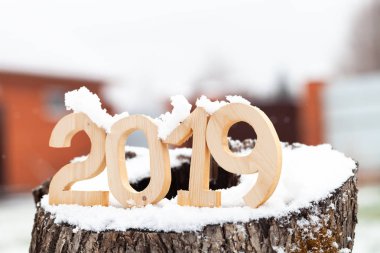 Ahşap figürler 2019 karlı güdük. Yeni yıl ve Noel Tema.