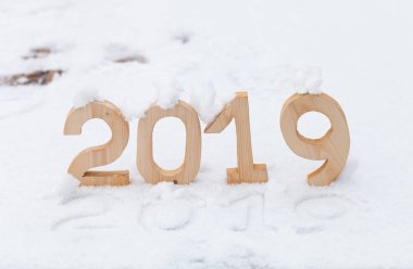 Kar üzerinde rakamlar 2019. Yeni yıl ve Noel Tema.