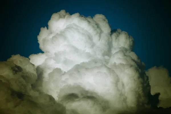 Ciel Bleu Avec Des Cumulus Blancs Tonique — Photo