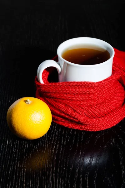 White Mug Tea Warm Knitted Scarf Dark Background — Stock Photo, Image