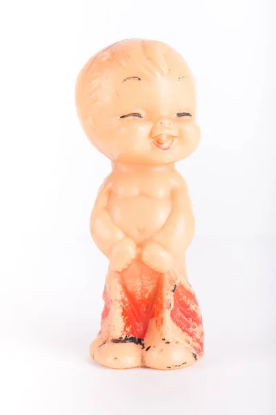 Vecchia bambola di plastica su uno sfondo leggero — Foto Stock