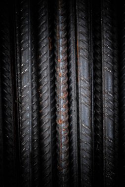 Metal armatür çubuklarının teknojenik arka planı. Tonda