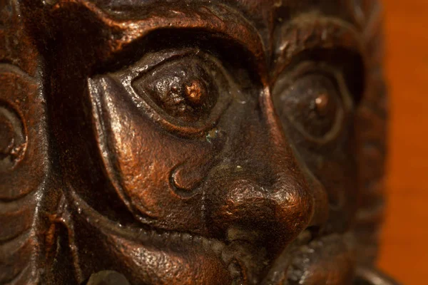 Figura decorativa de ferro fundido de leão — Fotografia de Stock