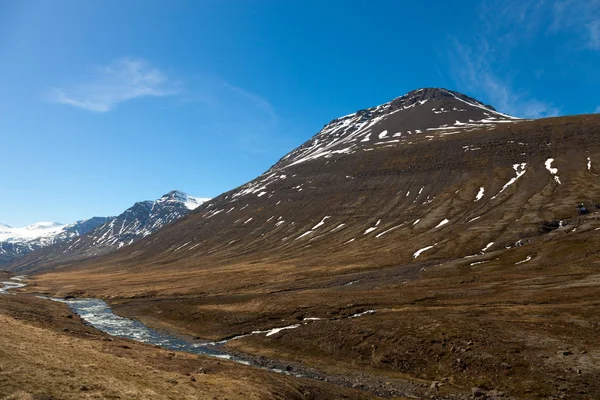 Beau paysage printanier multicolore d'Islande — Photo